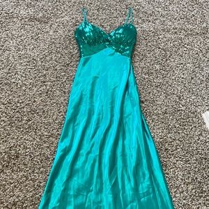 Gorgeous Aqua Gown!